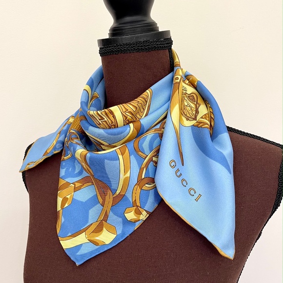 New Gucci Scarf Logo Chains Blue Gold Silk Wrap - Picture 8 of 11